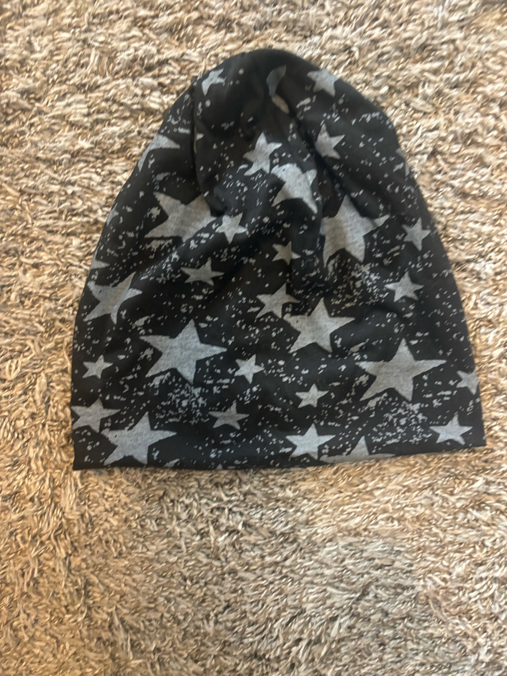 Star Print Black Beanie Hat - Gray Stars